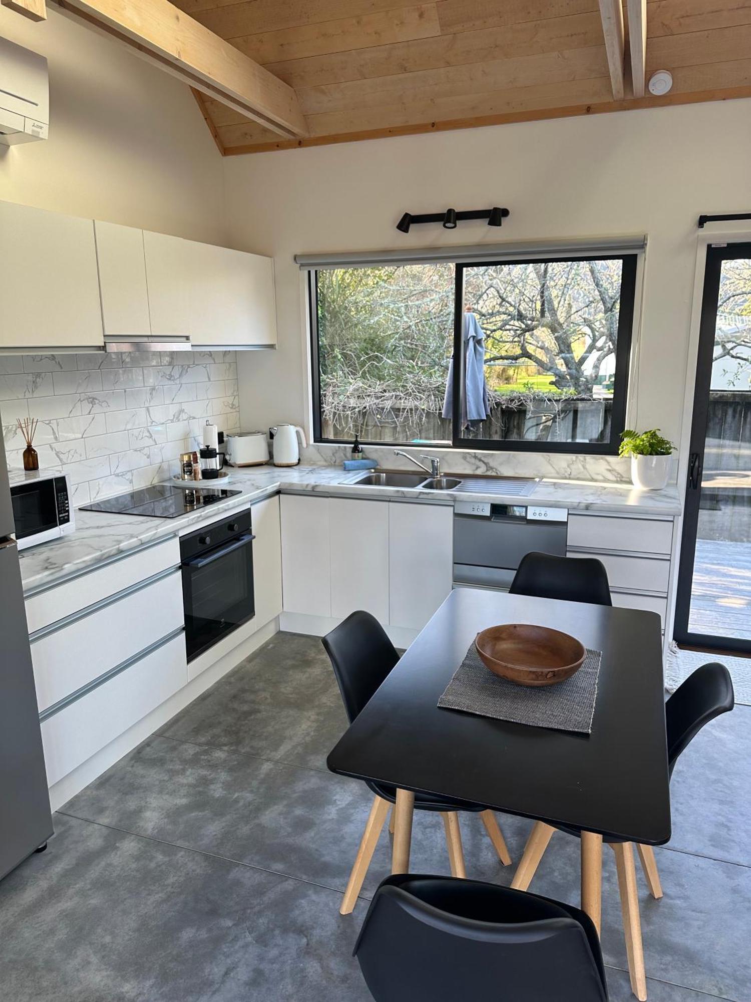 Modern Two Bedroom Oasis Whangamata Exterior foto